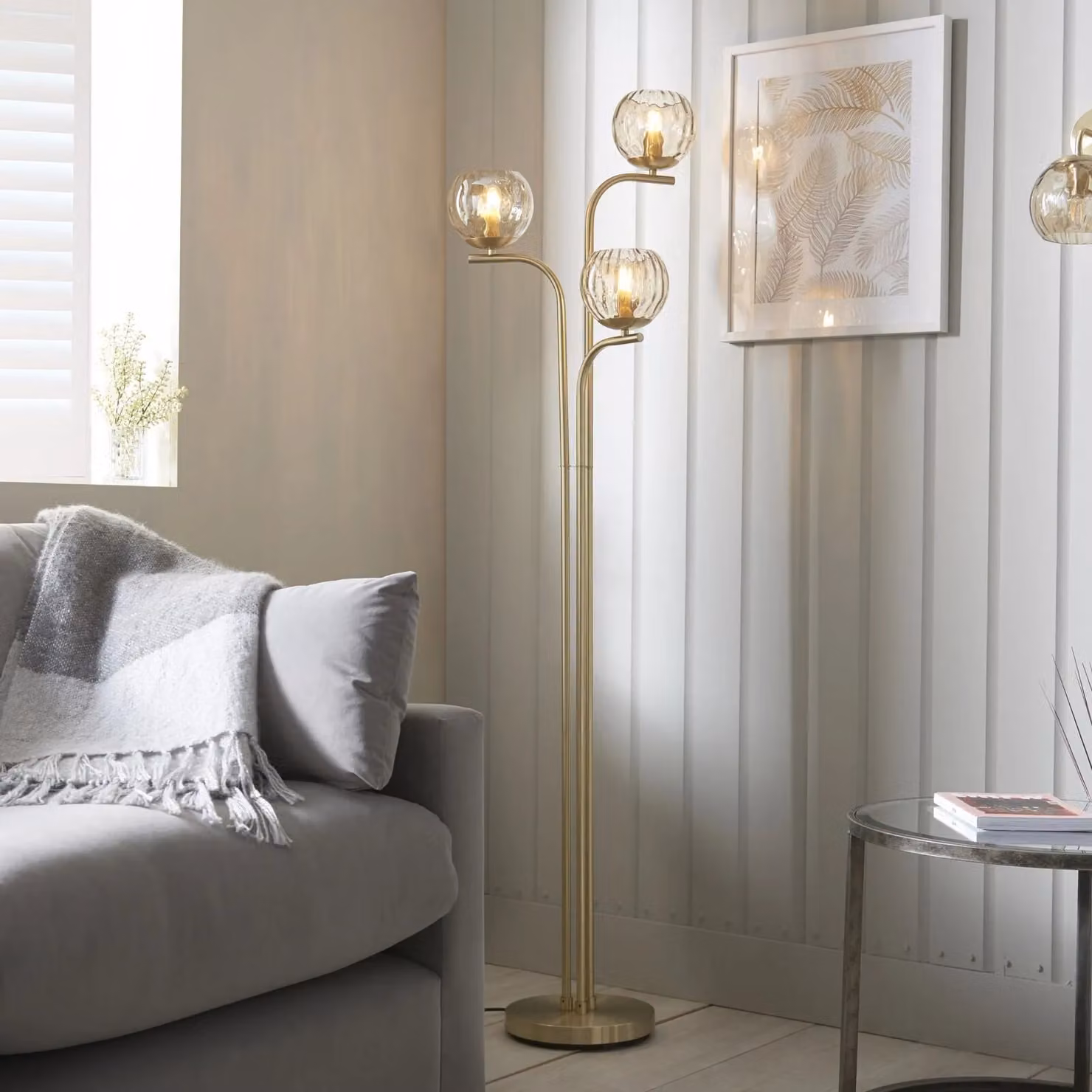 Loops Floor Lamp in Satin Brass and Transparent Glass – 2