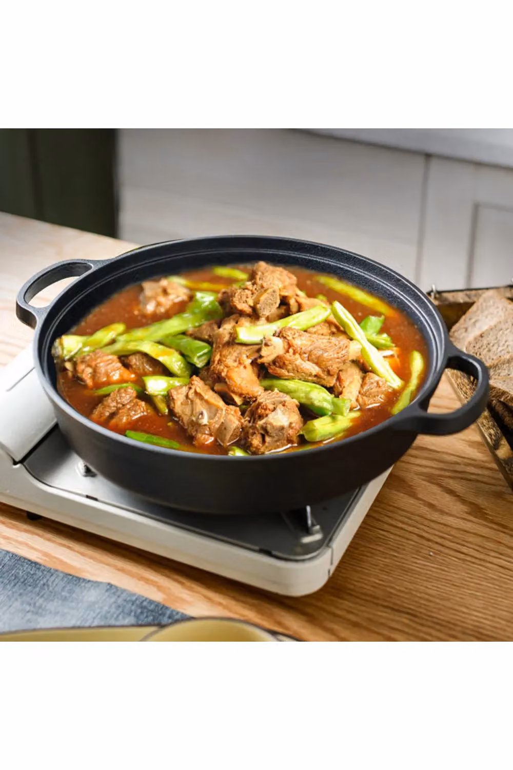 Living and Home Pre-Seasoned Round Cast Iron Casserole Pot with Glass Lid, Black, W/D/H: 35 x 33 x 25 cm – 3