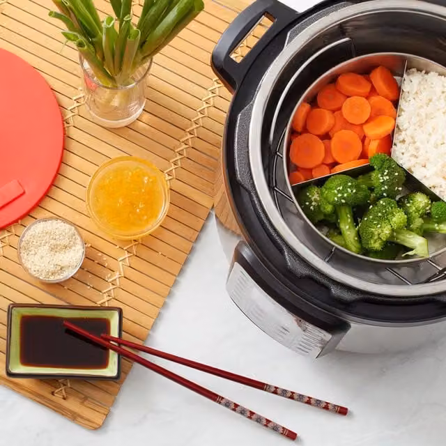 Instant Pot Round Uncoated Bake Pan with Lid in Grey