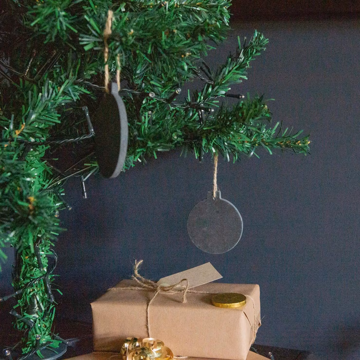 Nicola Spring Grey Slate Round Bauble Christmas Tree Decoration, H 8 cm x W 7 cm – 4