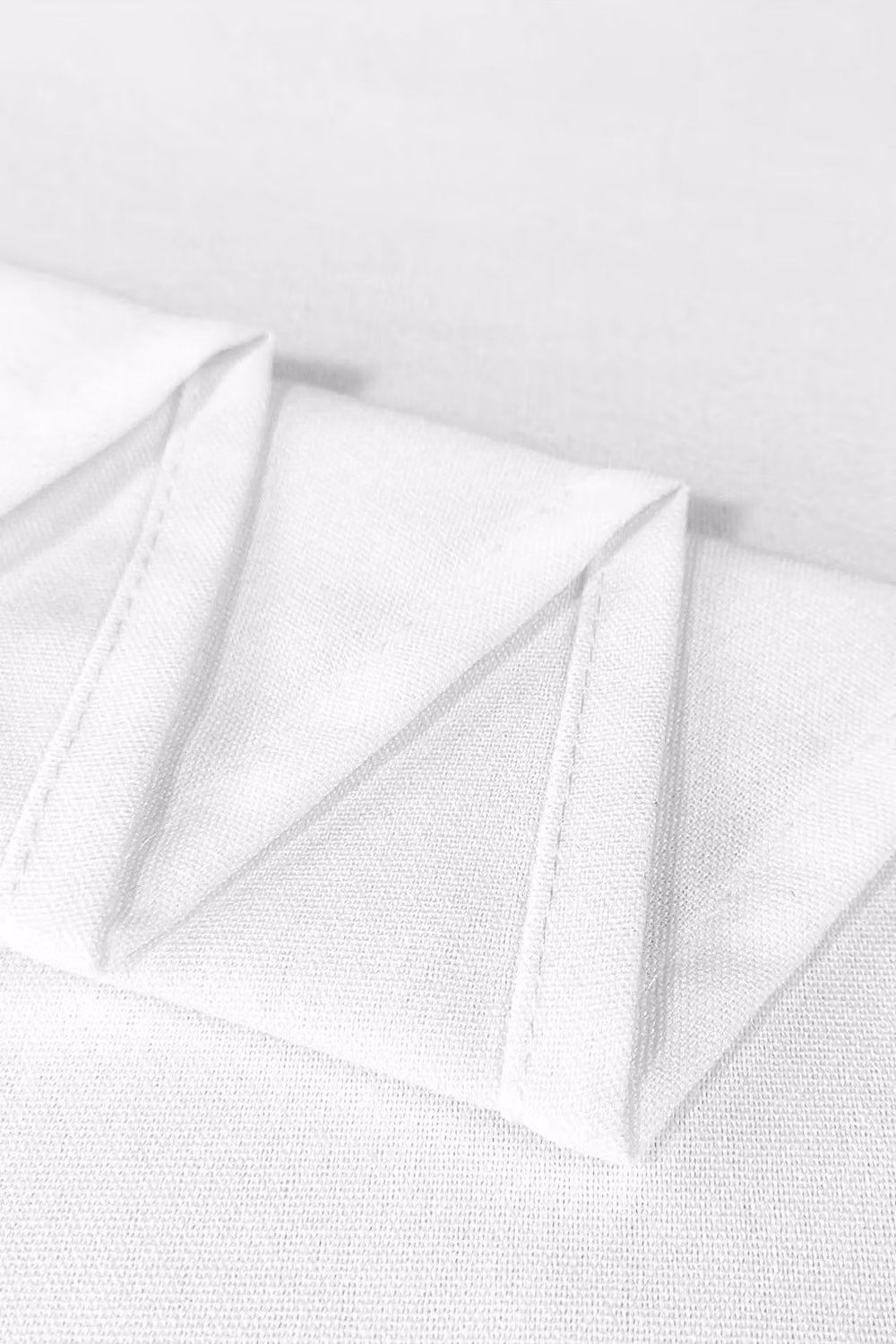 Neel Blue Square Spun Polyester Linen Tablecloth in White, 228.6 cm x 228.6 cm