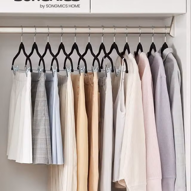 SONGMICS Velvet Trouser Hangers with Clips in Black and Grey