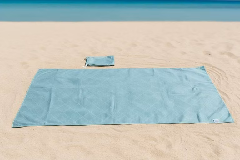 LARANGE Green Microfibre Waffle Beach Towel, Sand Free and Quick Drying, W: 160 cm, H: 80 cm