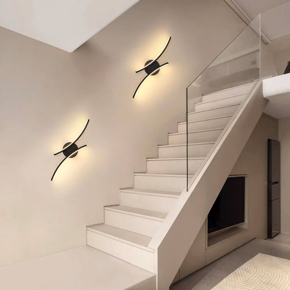 Goeco Modern LED Indoor Wall Light in Black with Curved Acrylic Design and Warm White 3000K Glow – 5