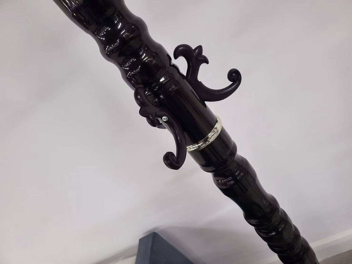 Modernique Vintage Style Metal Post Tree Coat Stand in Black, H 198 cm x W 80 cm x D 40 cm – 3
