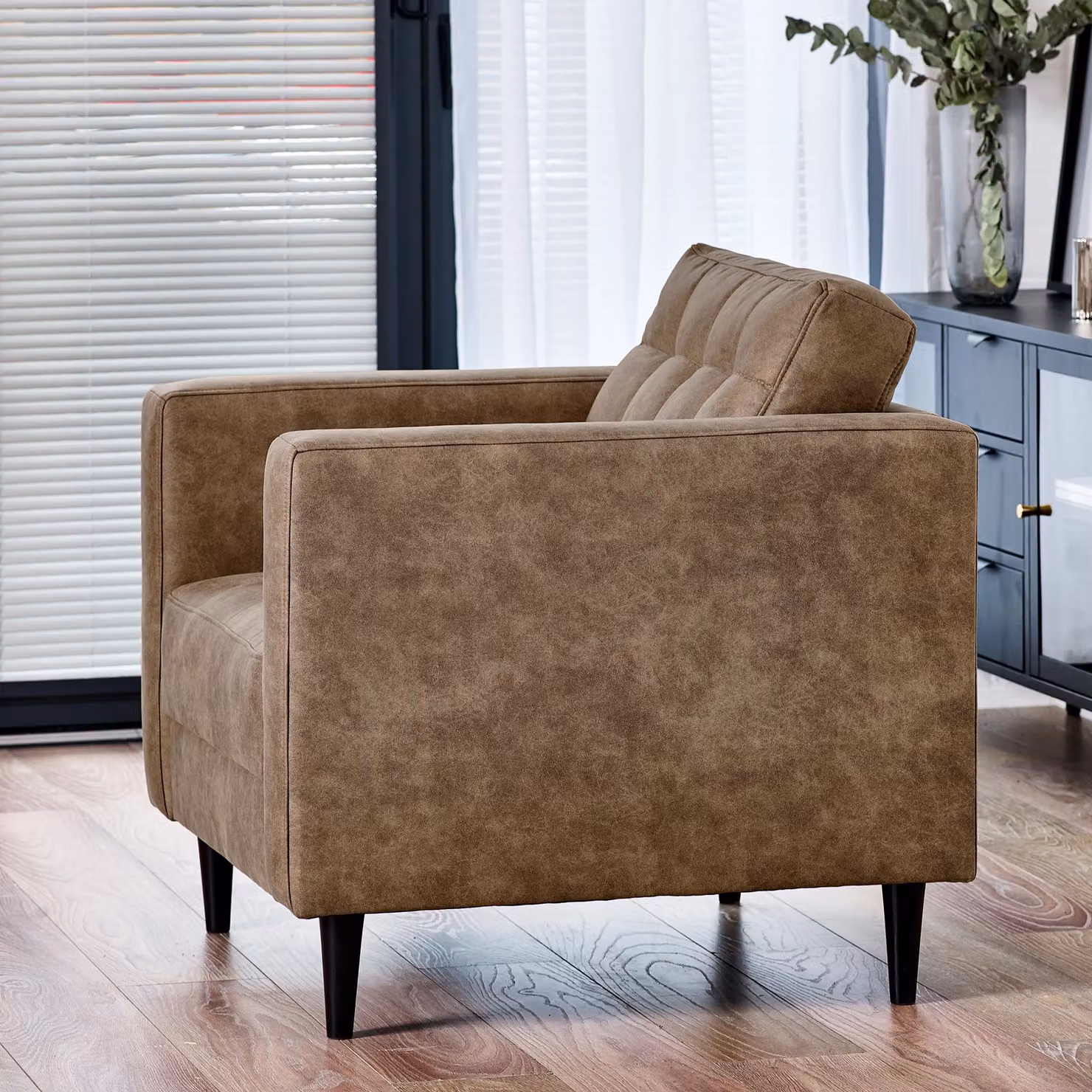 FurnitureboxUK Jade Modern Faux Leather Armchair in Brown with Solid Wood Frame – 2
