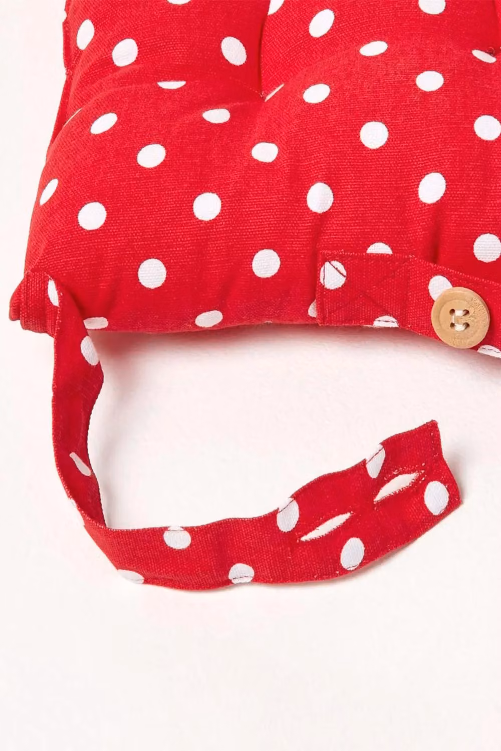 Homescapes Set of 4 Red Polka Dot Cotton Seat Pads, W/D/H: 40 x 40 x 6.5 cm – 2