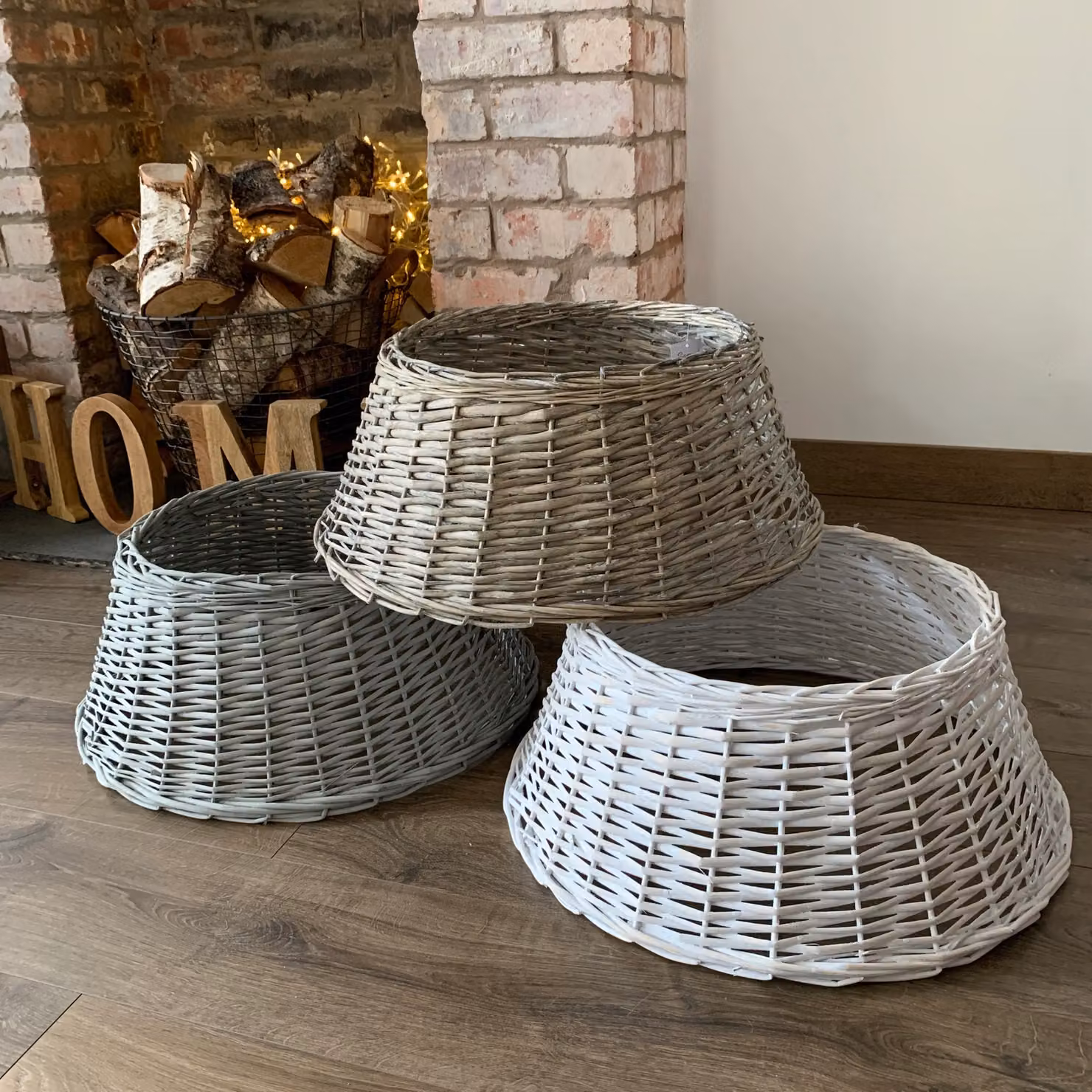 Samuel Alexander Deluxe Wicker Willow Christmas Tree Skirt in Light Grey, Diameter: 58 cm – 2