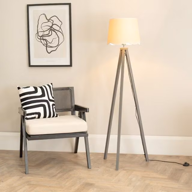 ValueLights Barbro Tripod Floor Lamp with Scallop Edge Shade in White with Bulb Included