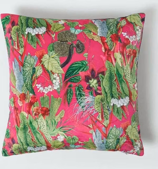 Homescapes Pink and Black Reversible Tropical Velvet Cushion with Botanical Leaf and Flower Design, W/D/H: 46 x 46 x 46 cm – 1