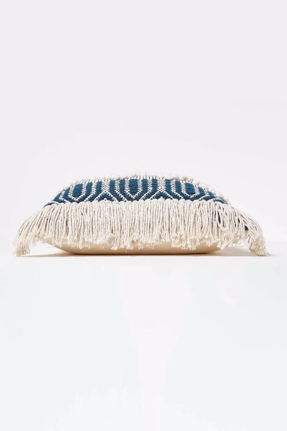 Homescapes Handwoven Textured Kilim Cushion in Blue and Cream with Microfibre Insert, W/D/H: 45 x 45 x 45 cm – 3