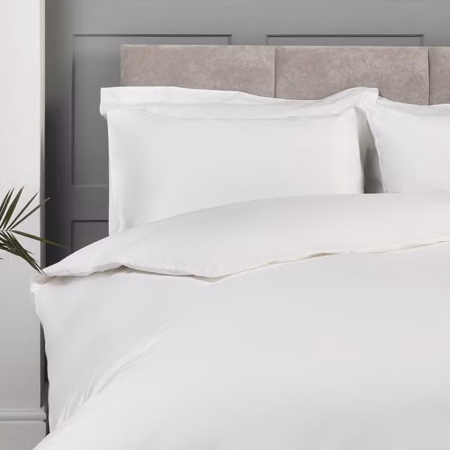 Divante Pair of White Cotton Housewife Pillowcases, 400 Thread Count