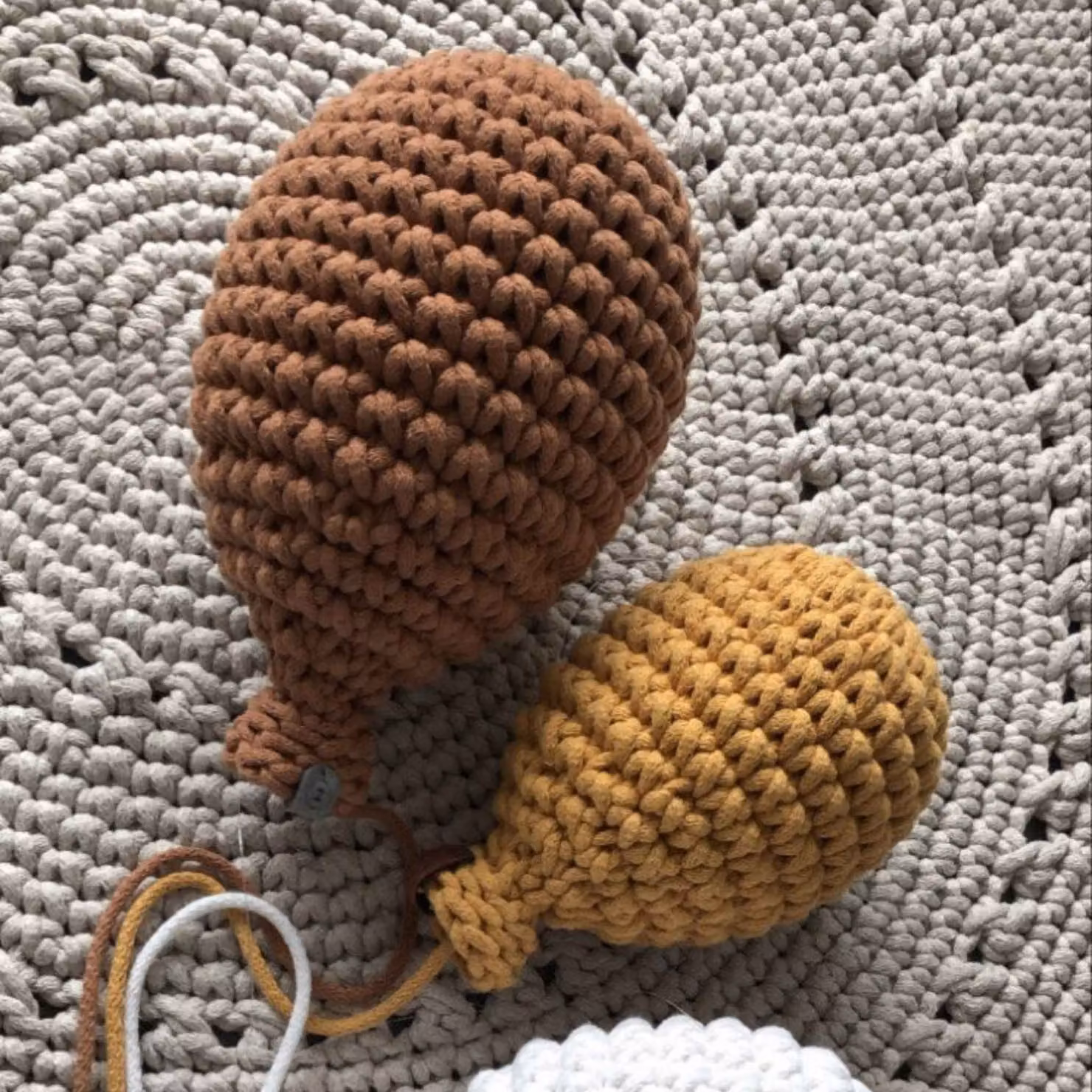 Zuri House Crochet Balloon Set of 3 in Brown – 3