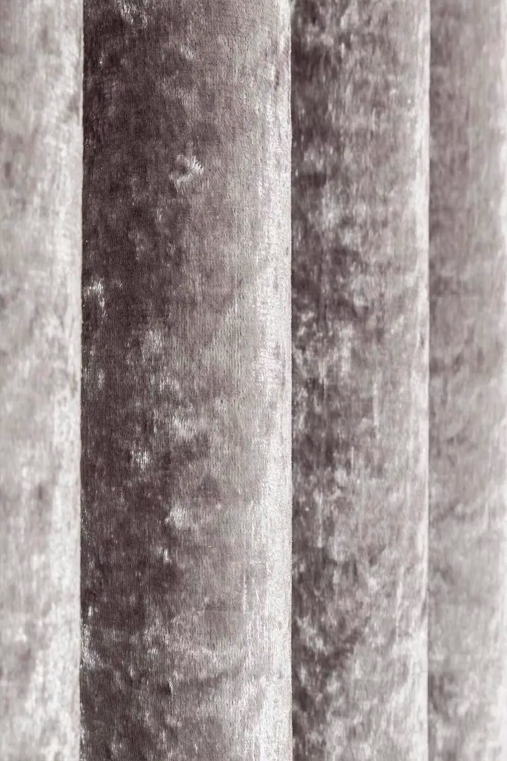 Homescapes Luxury Crushed Velvet Blackout Eyelet Curtain Pair in Silver, Width: 167 cm, Drop: 183 cm – 2