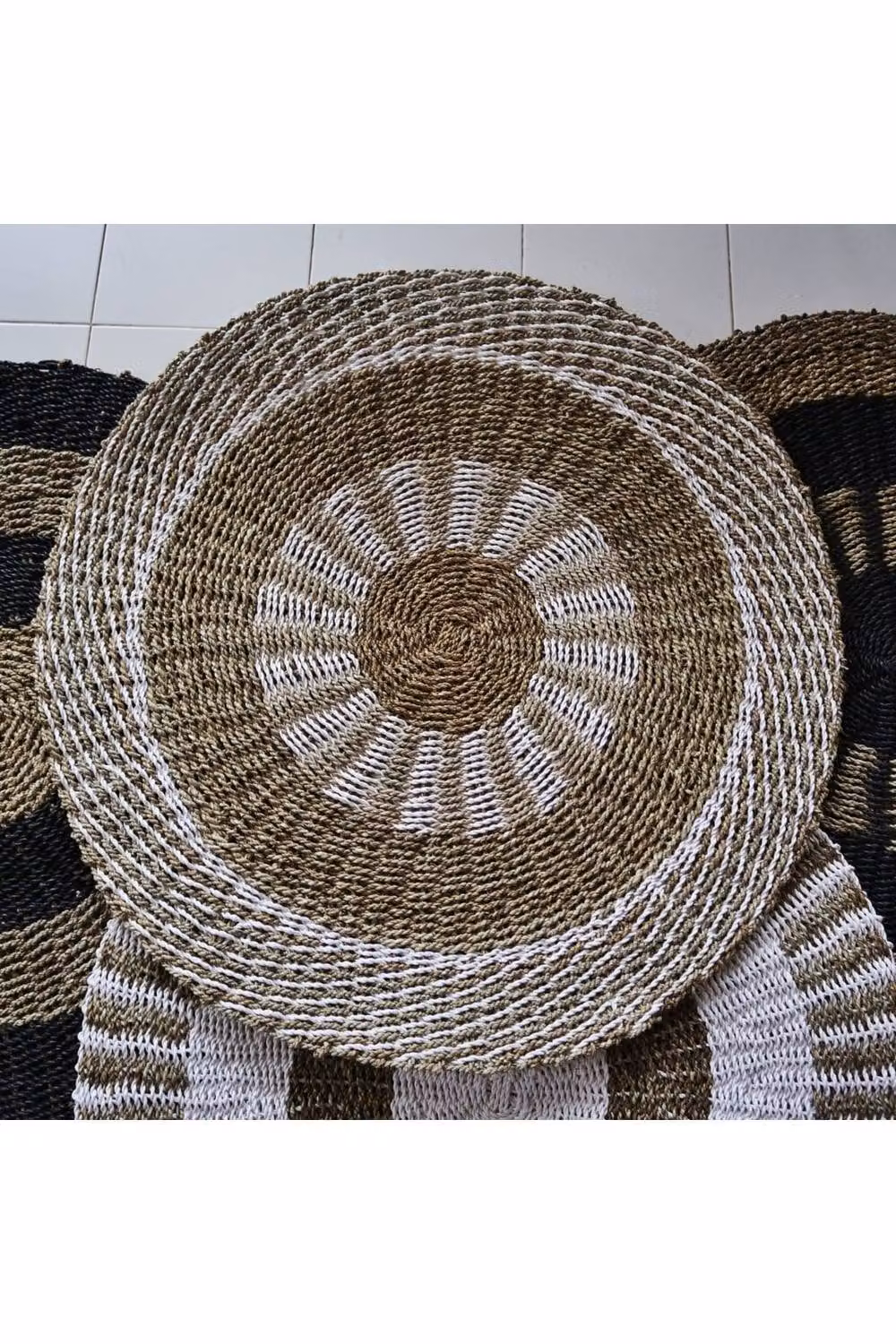KDMD Round Seagrass Mat with Sun Pattern in White and Brown, Diameter: 100 cm – 2