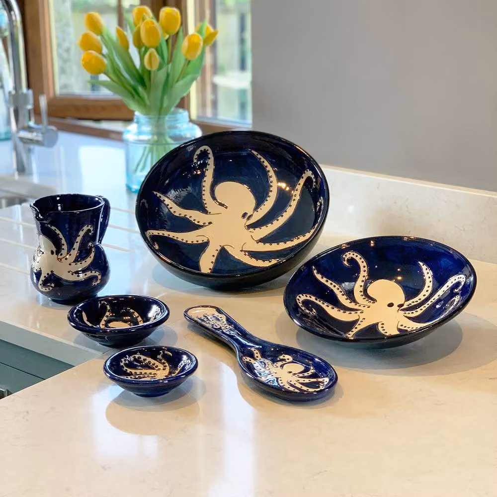 Verano Spanish Ceramics Signature Blue and White Octopus Hand Painted Ceramic Large Serving Bowl, Diameter: 27 cm – 6
