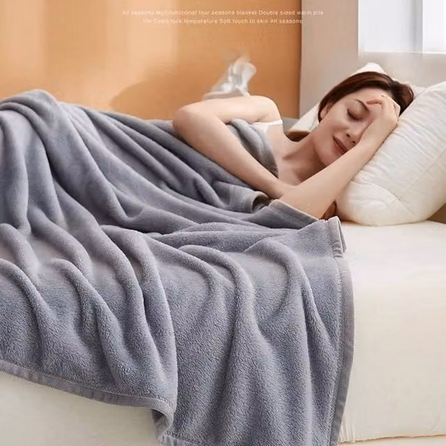 FLAVORA Extra Large Reversible Fleece Blanket in Light Grey, W/D/H: 100 x 190 cm – 1