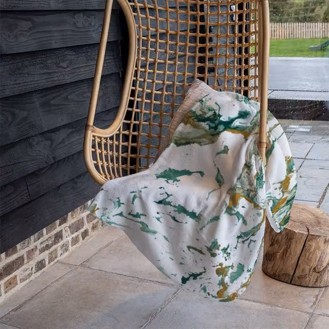 Benjamin Tate Design Green, Gold and Beige Geometric Marble Fleece Blanket, W: 120 cm, D: 150 cm