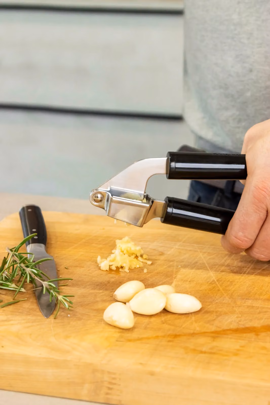 KitchenAid Stainless Steel Garlic Press, Black – 3
