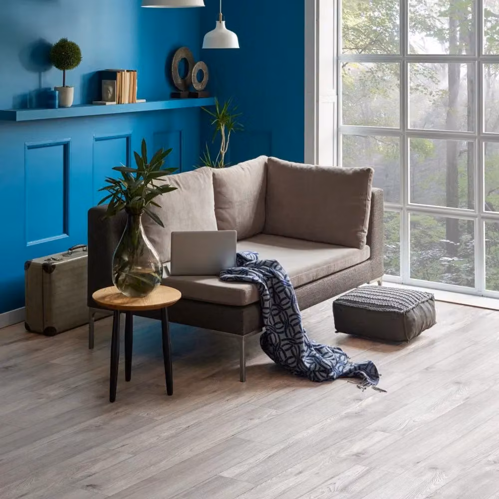 Vinyl Flooring UK HolCl Glue-Down Contract Luxury Wood-Look Vinyl Tiles in Silver and Grey, 18 Planks, Covers 3.89sqm – 2