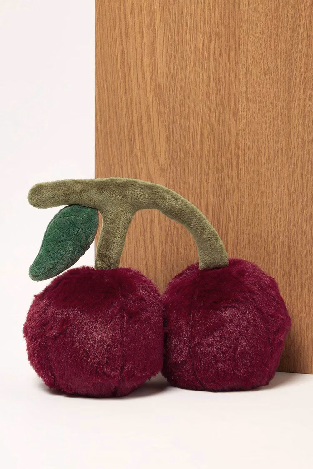 Homescapes Soft Cherry Door Stop in Red – 3