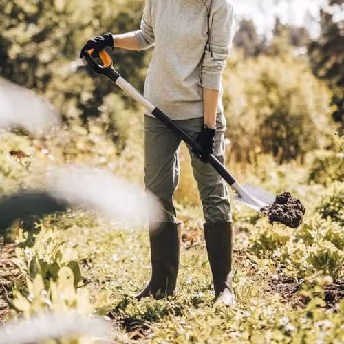 Fiskars Xact Pointed Gardener's Spade for Hard and Stony Soils with Reinforced Boron Steel Blade, Black/Orange, Length: 120 cm – 4