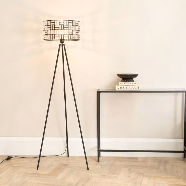 ValueLights Elise Tripod Floor Lamp in Black