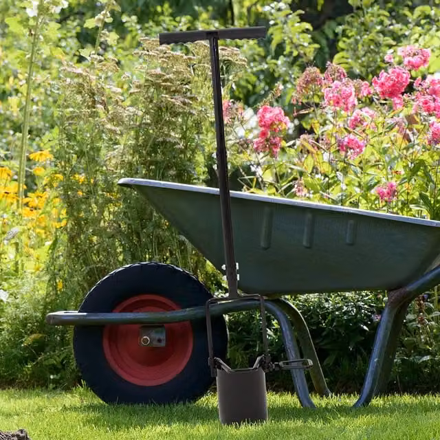 Livingandhome Long Handled Bulb Planter in Black Metal