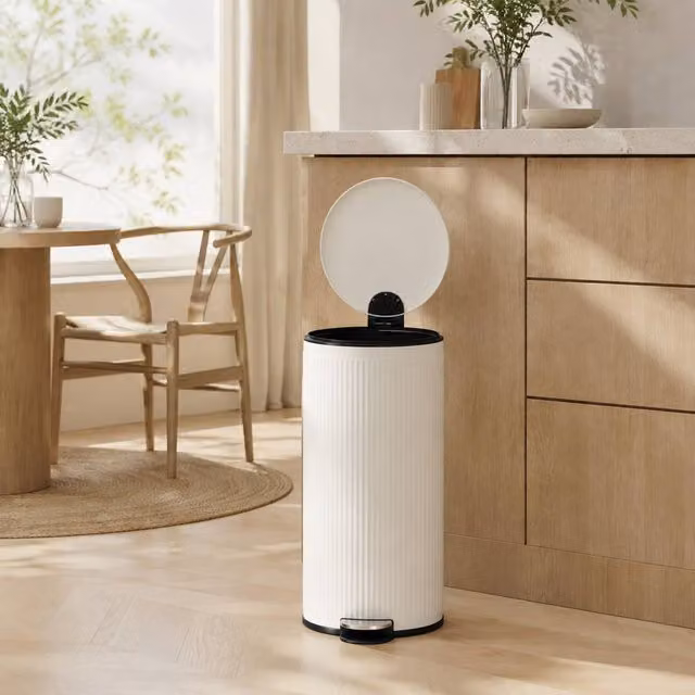 STILVORA 30 L Kitchen Bin with Pedal and Soft-Close Lid in Beige or White – 1