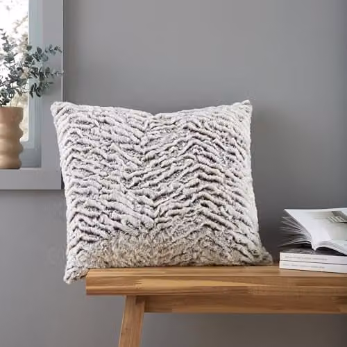 Catherine Lansfield Faux Fur Wolf Cushion in Grey and Beige, W/D/H: 43 x 43 x 43 cm