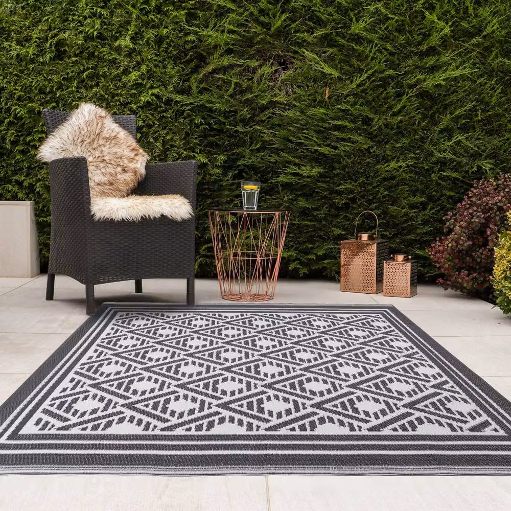 JVL Geometric Pattern Reversible Outdoor Garden Rug in Black, W/D: 150 x 210 cm – 5