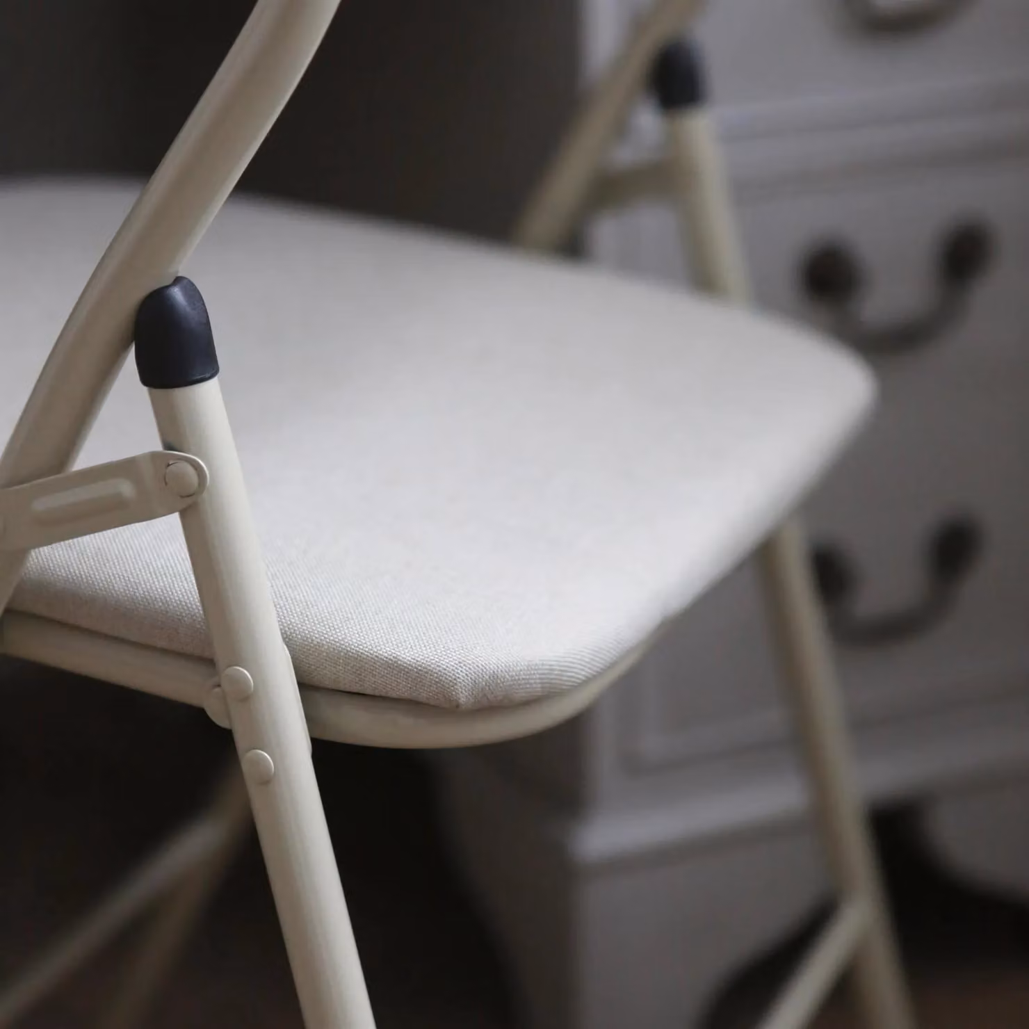 Harbour Housewares Pack of 4 Beige Fabric Padded Metal Folding Chairs – 3