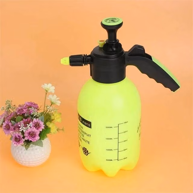 Nordara 2L Manual Pressure Sprayer in Yellow – 1