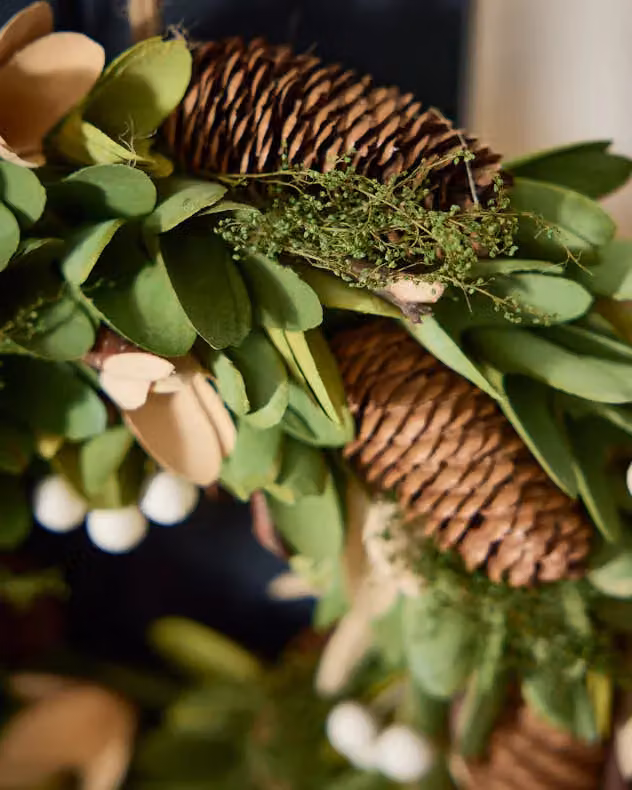 Dibor Forest Green and White Christmas Wreath for Hanging on Your Front Door, Diameter: 35 cm – 4