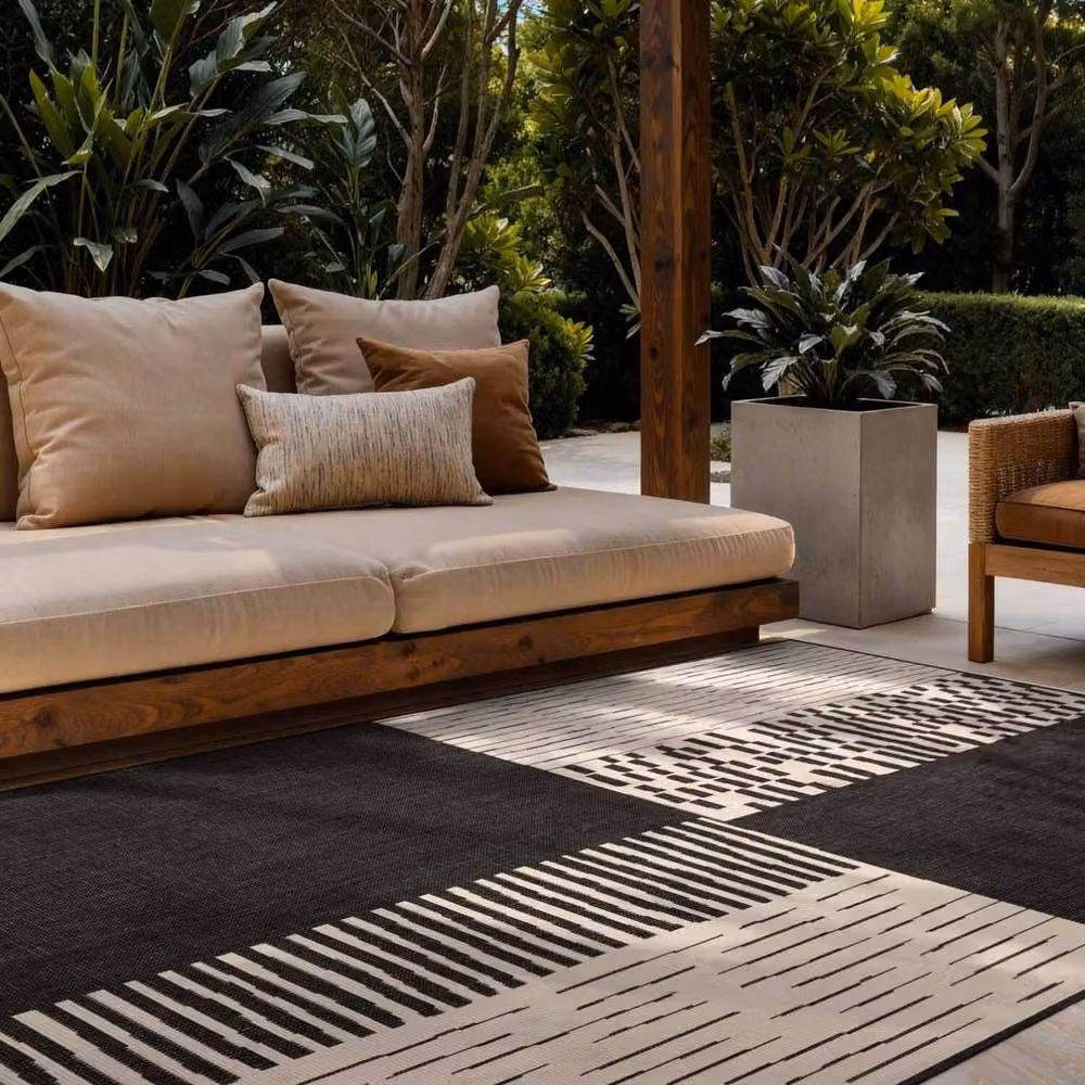 Ted Baker Acacia Reversible Geometric Indoor and Outdoor Rug in Black, W: 160 cm, D: 230 cm – 3