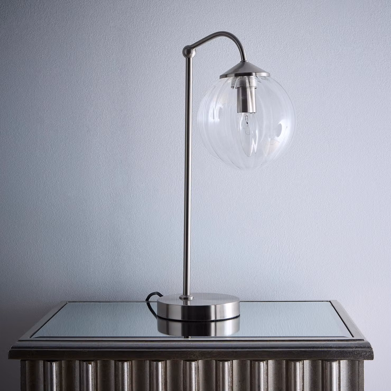 K LIVING Bianca Table Lamp with Silver Satin Nickel Base and Transparent Ribbed Glass Shade – 2