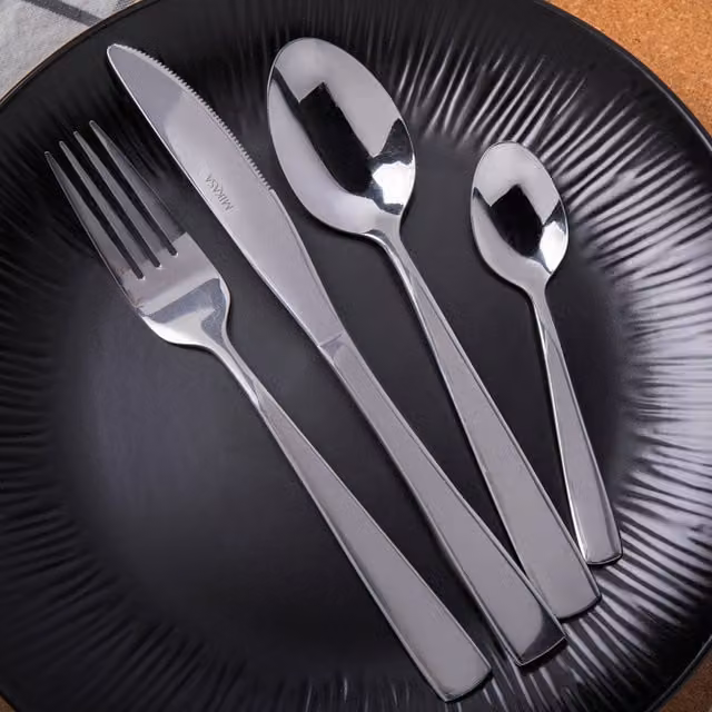 Mikasa 24 Piece Polished Silver Stainless Steel Cutlery Set Including Knives, Forks, Spoons and Teaspoons