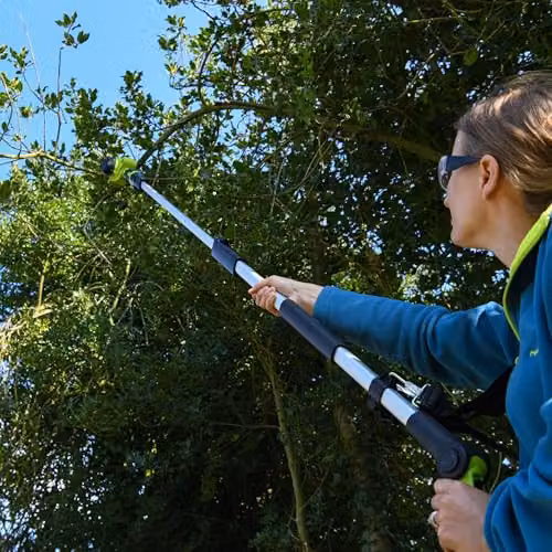 Garden Gear 12V 2-in-1 Telescopic Chainsaw and Handheld Cordless Mini Pole Saw with 2.0Ah Lithium-Ion Battery in Green – 2
