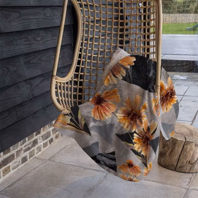 Benjamin Tate Design Geometric Floral Shapes Fleece Blanket in Orange, Beige and Multicolour, W/D/H: 120 x 150 cm