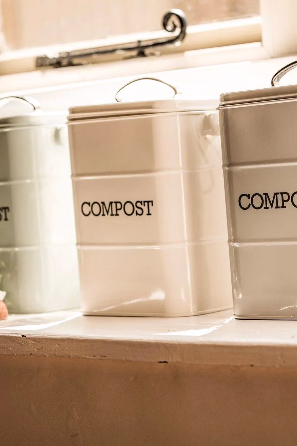 KitchenCraft Living Nostalgia Metal Kitchen Composter in Antique Cream and Beige, W/D/H: 24.0 x 16.5 x 12.0 cm – 4