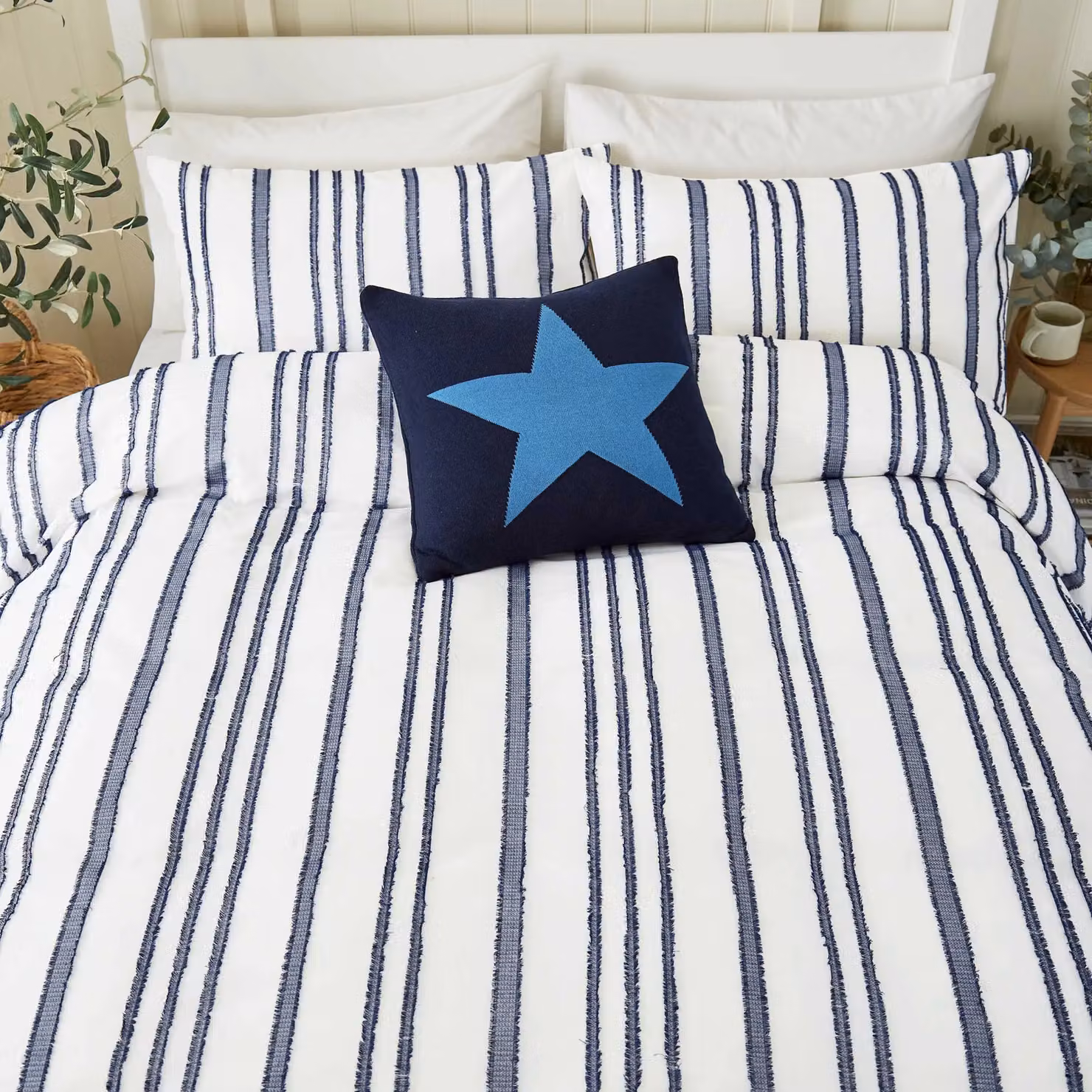 Helena Springfield Clipped Stripe Jacquard Duvet Cover and Pillowcase Set in Blue and White, W/D/H: 200 x 200 cm – 2
