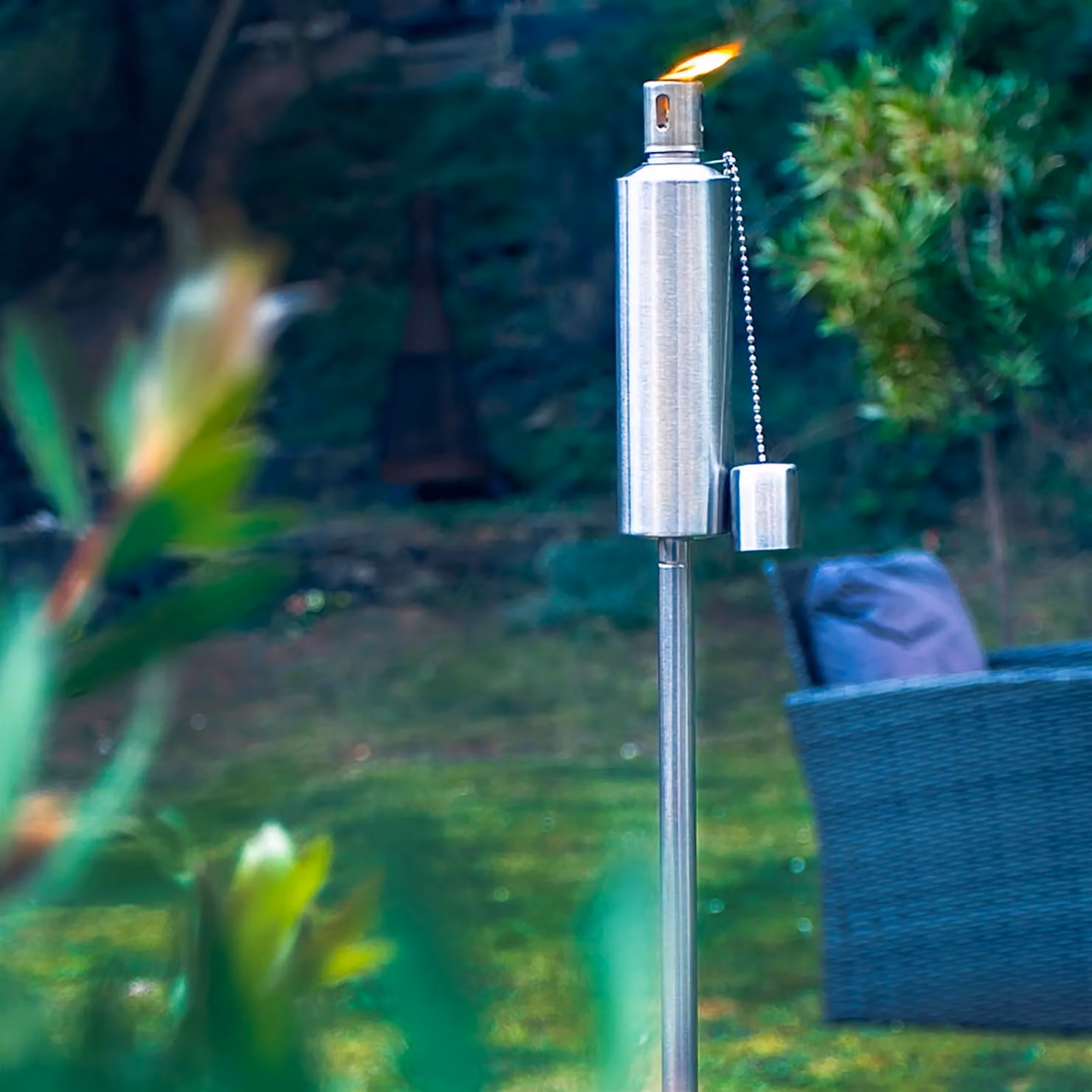 Harbour Housewares Metal Cylinder Garden Torches in Silver, Pack of 2, Height: 146 cm – 7