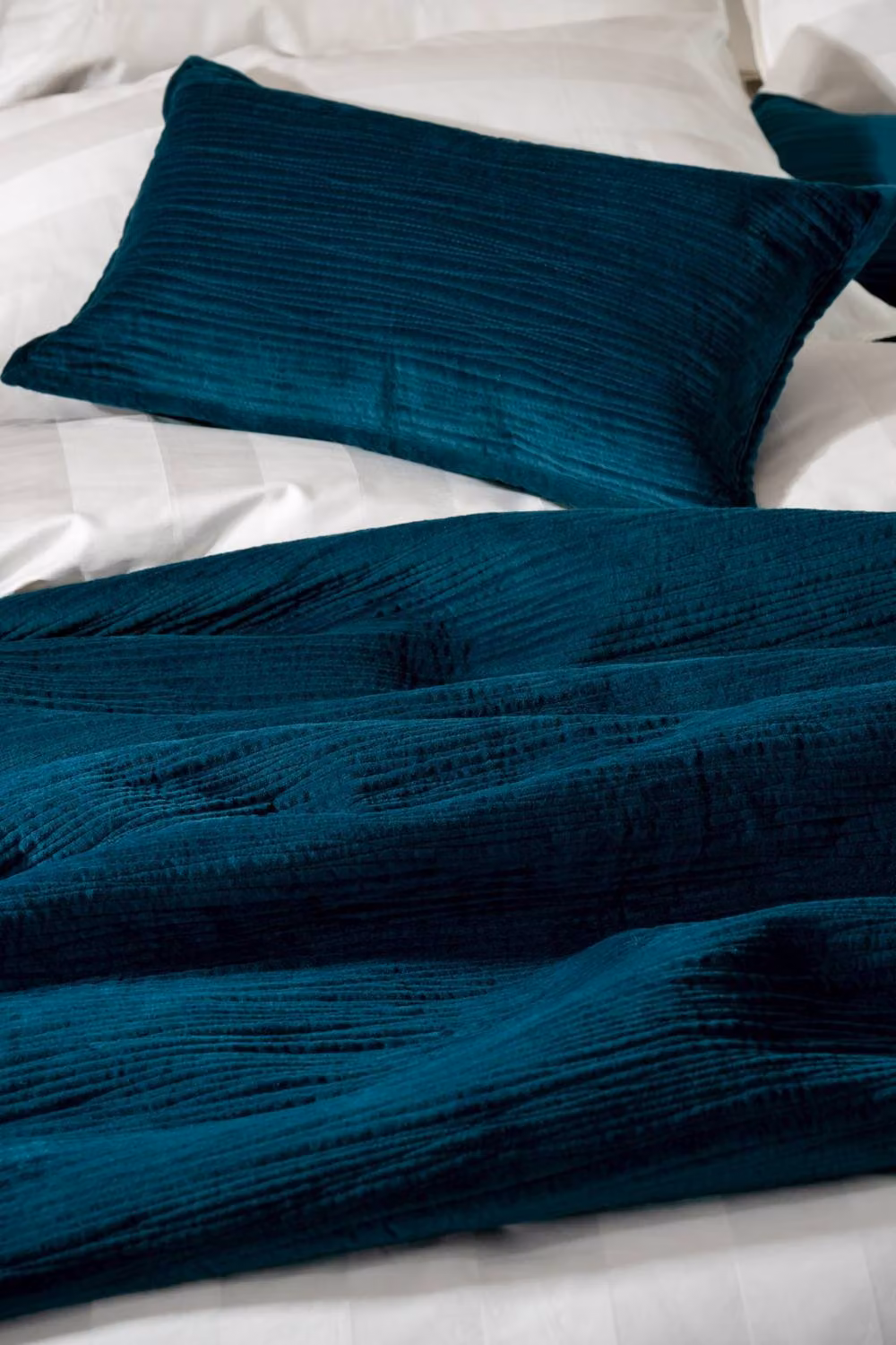 Soak&Sleep Quilted Cotton Velvet Bedspread in Petrol Blue, King Size – 2