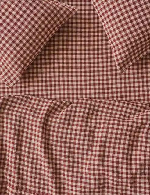 Piglet In Bed Red Mix Gingham Linen Rich Fitted Sheet W/D/H: 140 x 200 cm