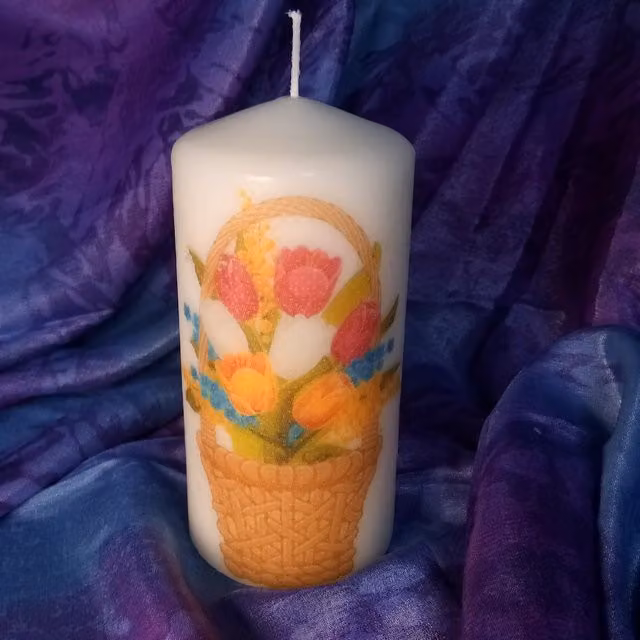 Viki Spring Pillar Candle in White Tulip 2