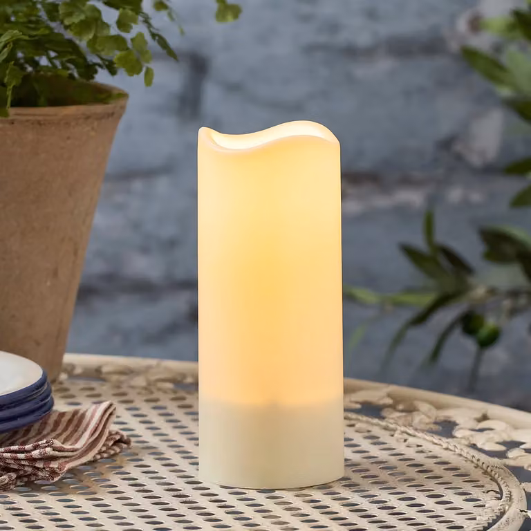 Lights4fun Solar Powered Warm White Flickering Flame LED Pillar Candle, IP44 Rated Outdoor Use, Height: 18 cm