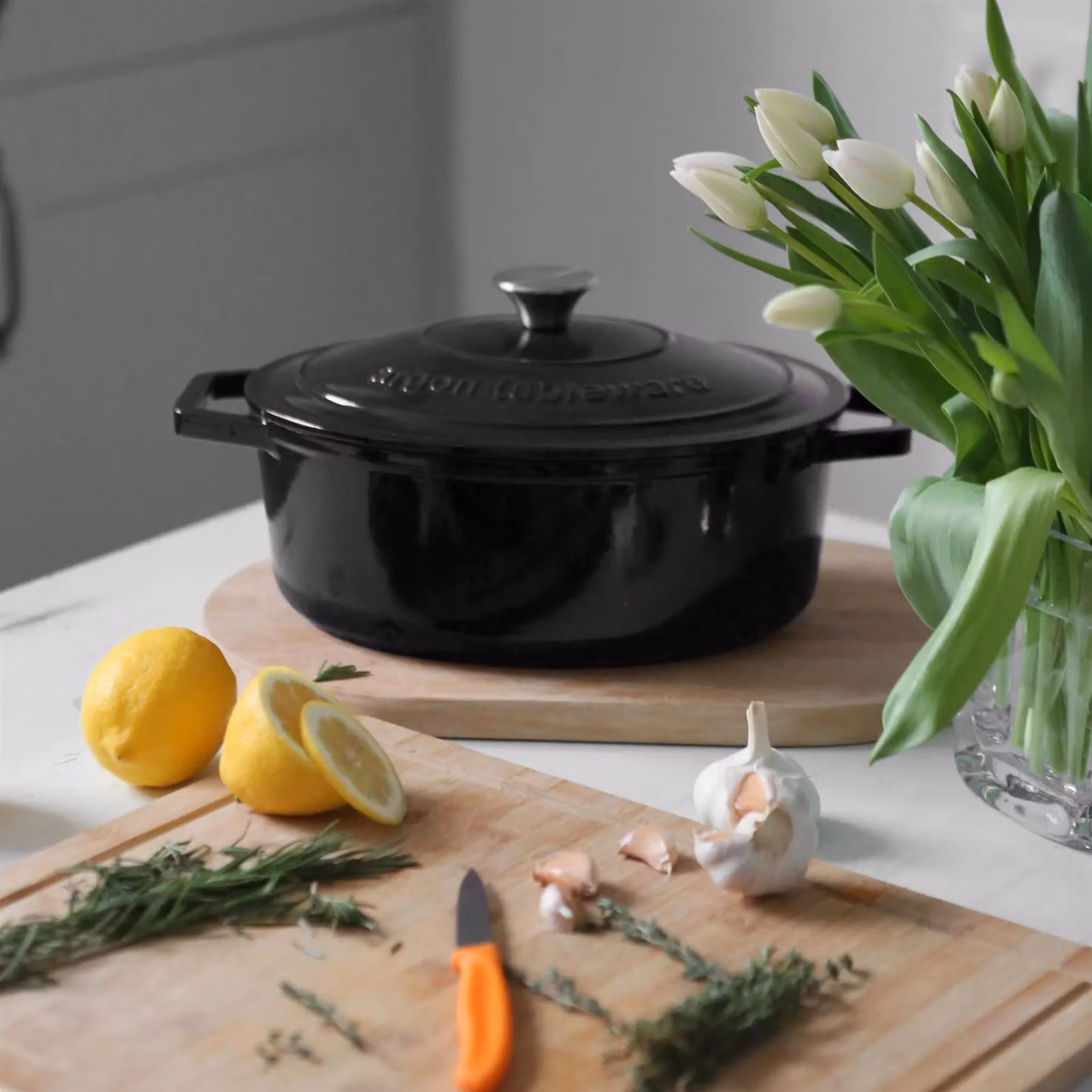 Argon Tableware 2x Black Oval Cast Iron Casserole Dishes with Self Basting Lids, 4.68L – 5