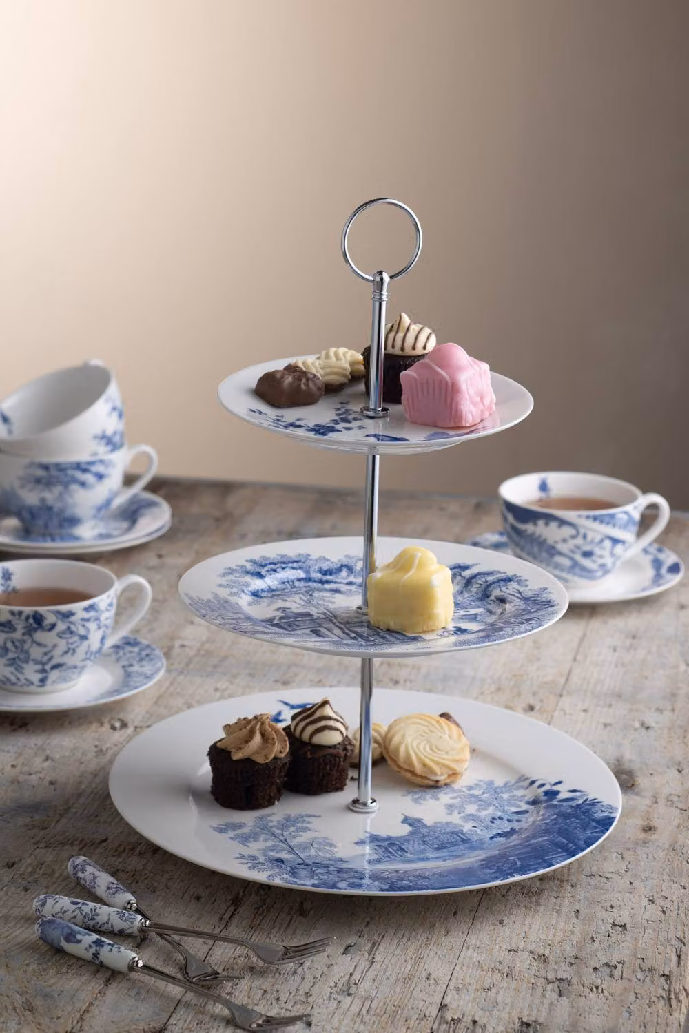 Aynsley Archive Blue Floral Three Tier Bone China Round Cakestand in Blue and Multicolour – 2
