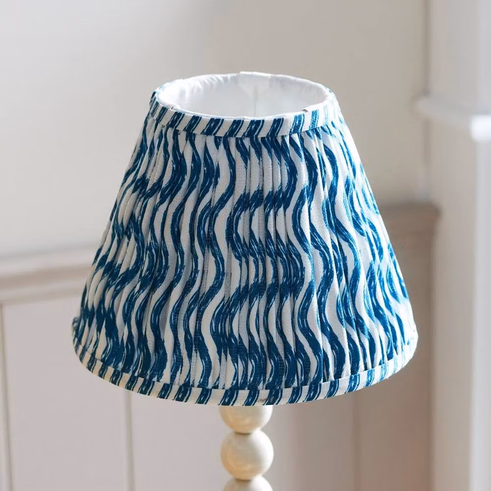 Netlighting Higgledy Table Lamp in White and Blue with Fabric Ripple Shade – 3