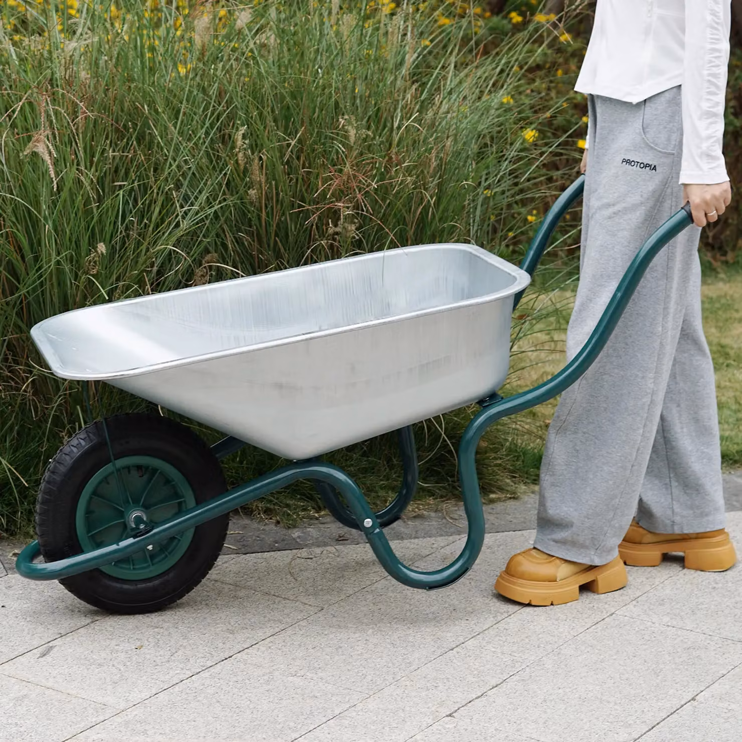Gr8 Garden Heavy Duty 85L Steel Wheelbarrow with Pneumatic Tyre in Silver – 5